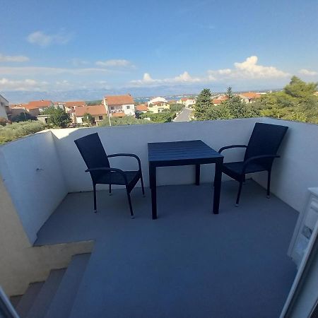 One Bedroom Loft Apartment With Nice View Nin Exteriör bild